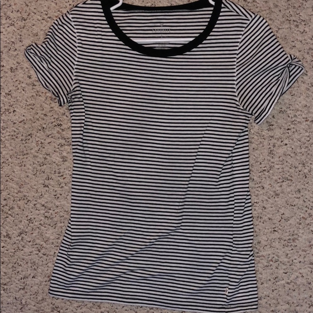 Black and white American eagle tee.